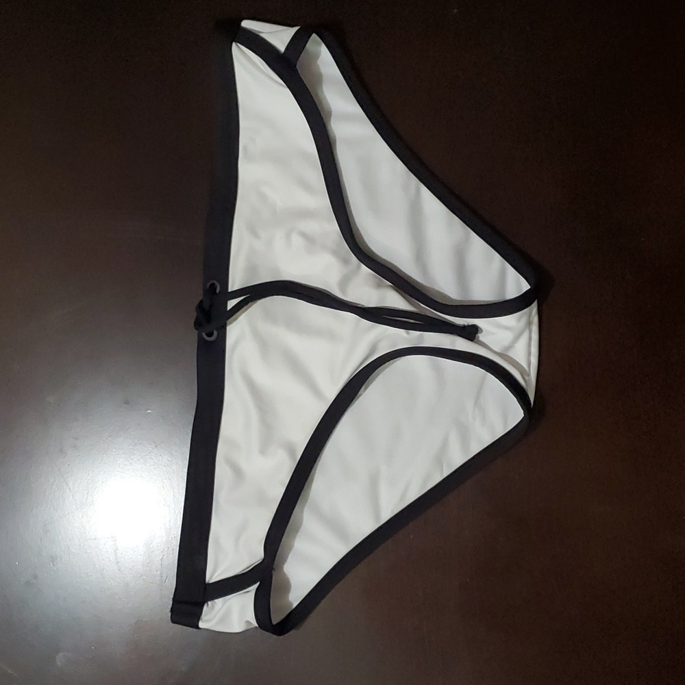 New Kenneth Cole Reaction black and white bikini bottoms